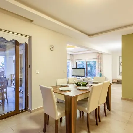 Villa Ela Goecek * 교젝